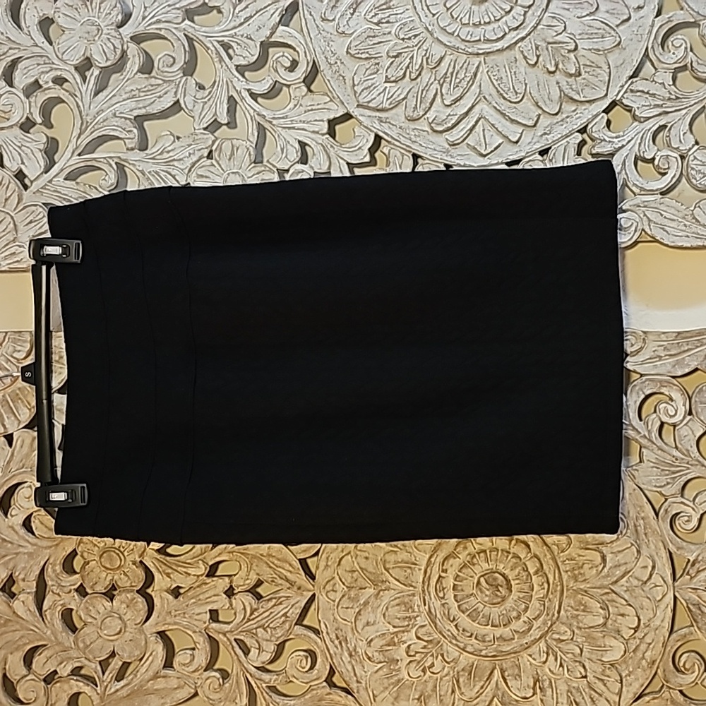 Jolt pencil skirt